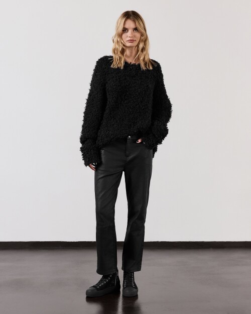 mikuta-black-sherpa-cropped-knitted-sweater-straight-leather-pants-black-platform-sneakers-model-lara-1.jpg